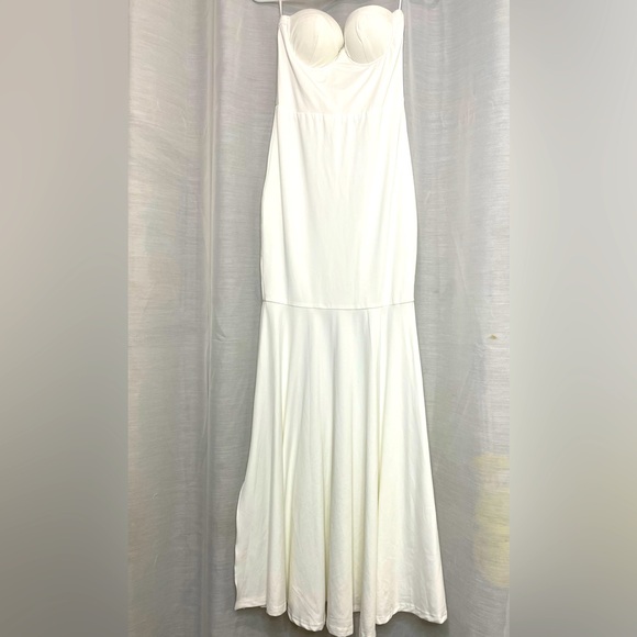 💖Beautiful White Strapless Dress✨ Size (M) - Picture 1 of 7